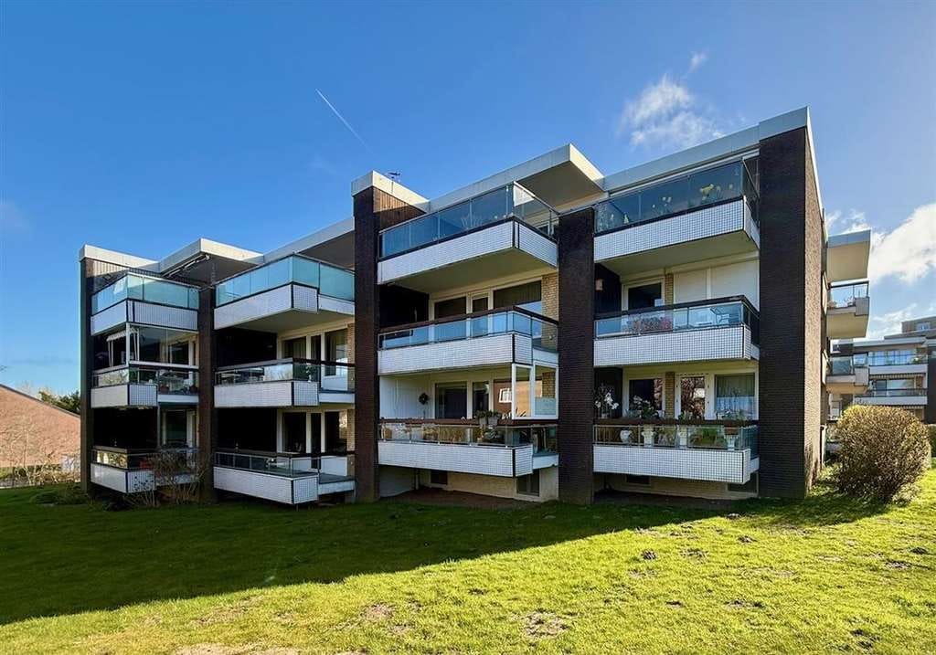 Immobilie in Kronshagen - Ruhig gelegene, vermietete 2,5-Zimmer-Wohnung mit 2 Balkonen und Carport // Kronshagen - Bild 0