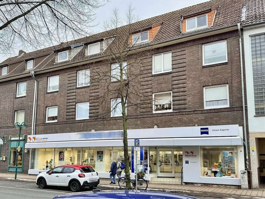 Immobilie in Seelze - Gepflegtes Wohn- und Geschäftshaus mit 7 Einheiten und 4 Garagen direkt im Zentrum von Seelze - Bild 0