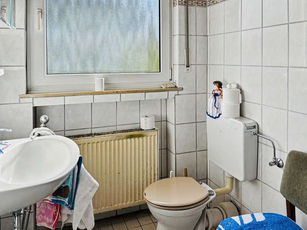 Immobilie in Lage - Erbpacht: Geräumiges Zweifamilienhaus mit Potenzial auf Erbpachtgrundstück in Lage - Bild 3