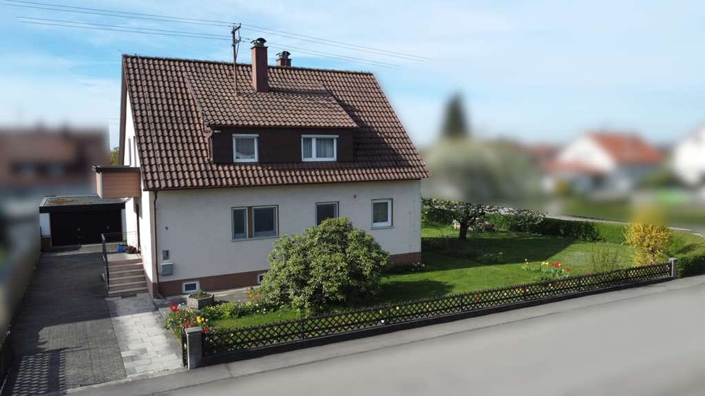 Immobilie in Gerstetten - Großzügiges Wohnhaus mit zwei separaten 3- Zimmer-Wohnungen, Süd-West-Garten und Garage - Bild 0