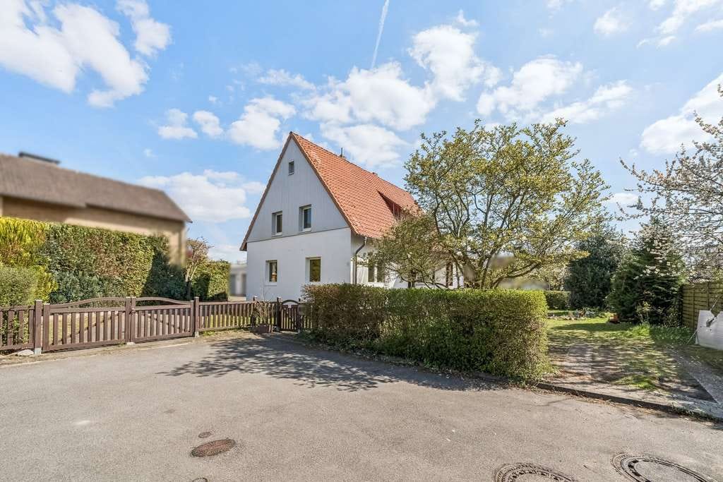 Immobilie in Osloß - Vielseitiges Einfamilienhaus mit Einliegerwohnung, Gartenidylle & Top-Anbindung - Bild 2