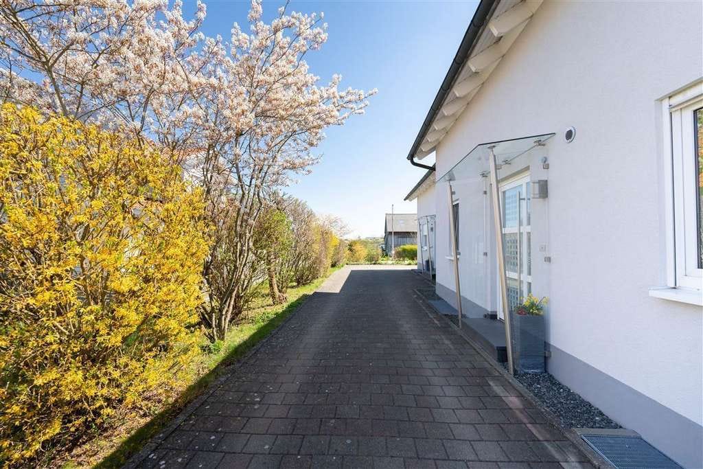 Immobilie in Nellingen - Mehrgenerationenlösung: 2 DHH auf großem Grundstück in Nellingen - Bild 1