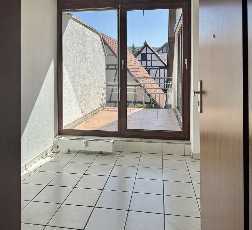 Immobilie in Gerlingen - Licht, Luft & Lage - 3,5 Zimmer DG-Wohnung mit Südterrasse und Westbalkon im Herzen von Gerlingen -  - Bild 1