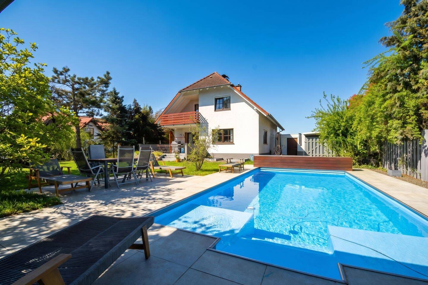Immobilie in Kleinwallstadt - Ihr Familienparadies mit Pool, Privatsphäre und Platz fürs Leben - Bild 0