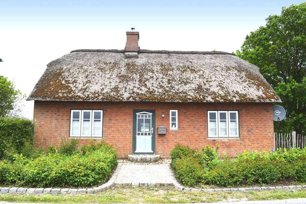 Immobilie in Emmelsbüll-Horsbüll - Ihr neues Zuhause – Sylter Style – wohnen unter Reet. - Bild 1