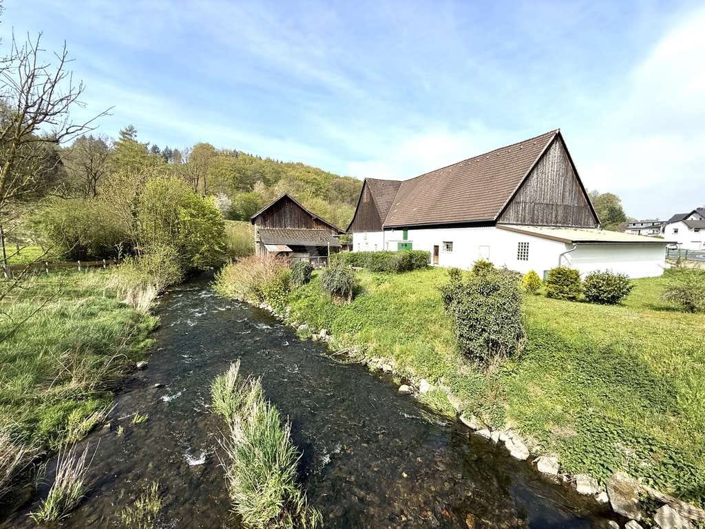 Immobilie in Balve - Historischer Resthof mit Bauerngarten – Freiraum für Familien und Tierliebhaber - Bild 0
