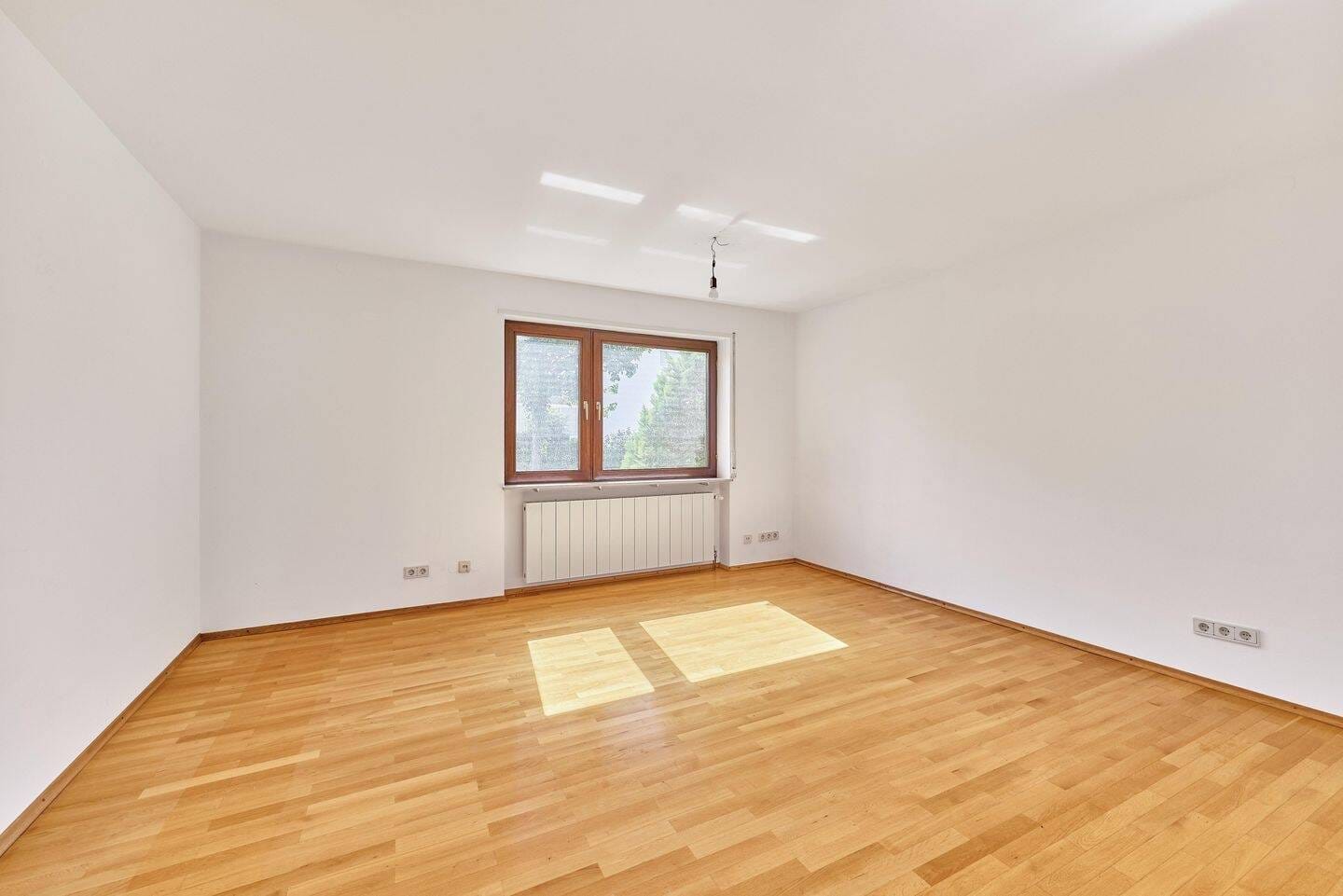 Immobilie in Weisenheim am Berg - Zweifamilienhaus mit Souterrain in bevorzugter Wohnlage von Weisenheim am Berg! - Bild 4