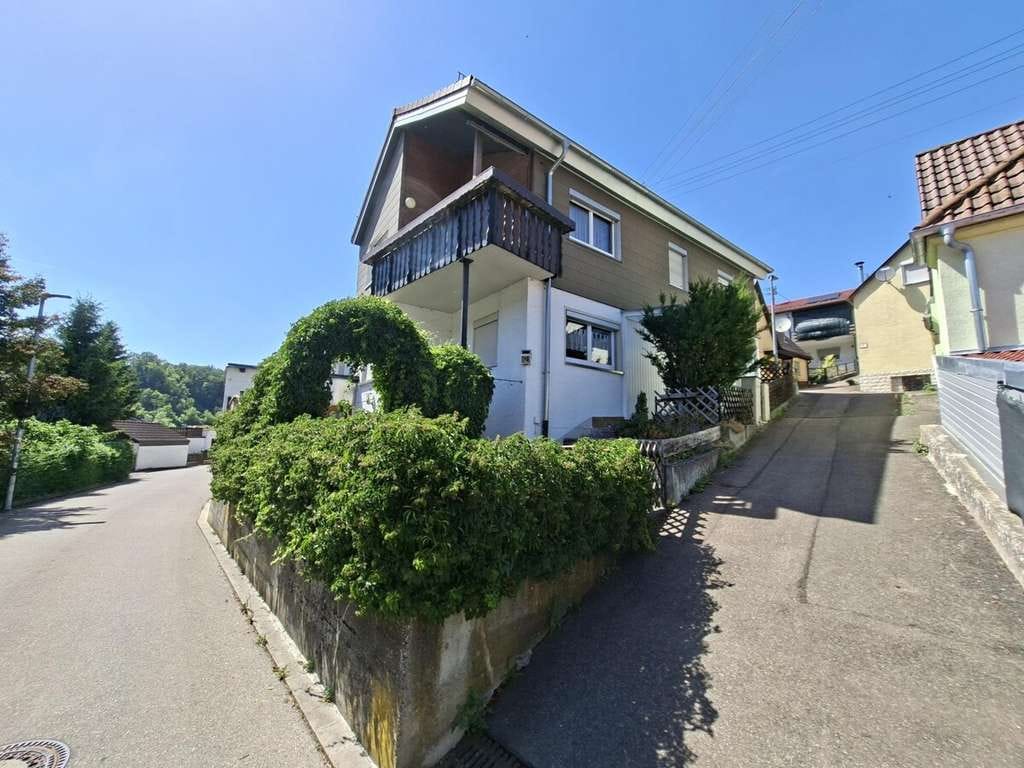 Immobilie in Giengen an der Brenz - Schlossblick garantiert! Einfamilienhaus mit Garage in ländlicher Lage - Bild 0