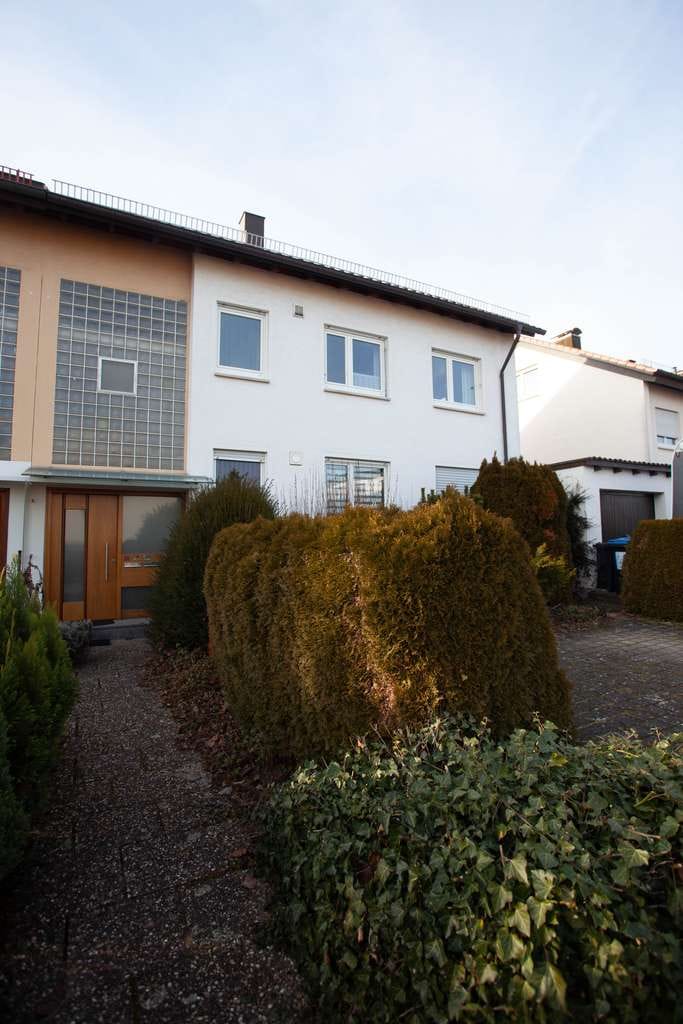 Immobilie in Winnenden - Doppelhaushälfte mit drei Wohneinheiten | Eigennutzung, Mehrgenerationenwohnen oder Kapitalanlage - Bild 1