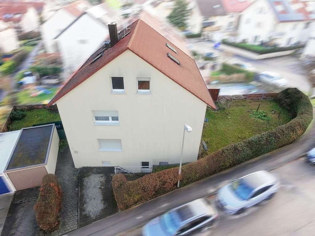 Immobilie in Schwaikheim - 1-3-Fam.-Haus mit mehreren Optionen - 2 Wohnungen bereits frei! - Bild 1