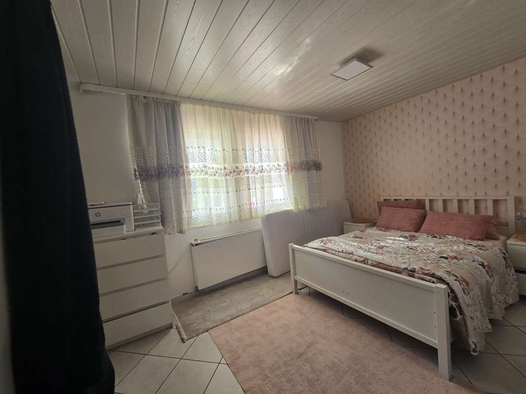 Immobilie in Karben - Charmantes Einfamilienhaus mit Garten & Einliegerwohnung - Bild 1
