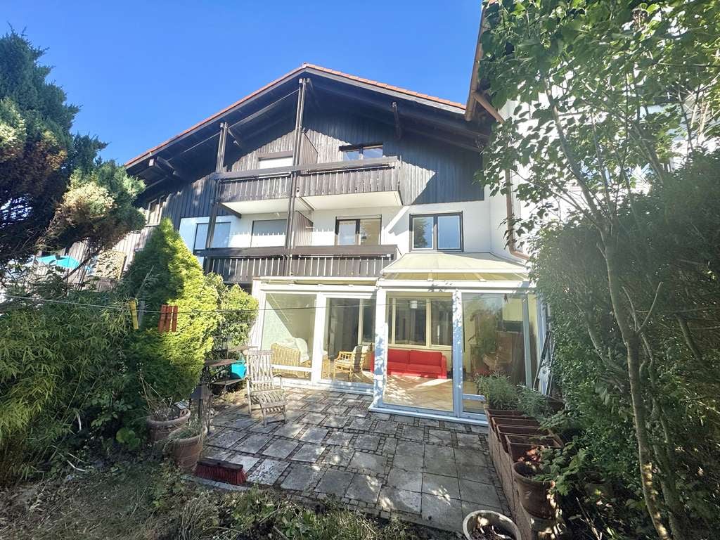 Immobilie in Ebersberg - Mehr Raum für das Familienleben - lichtdurchflutetes Split-Level-Zuhause mit Seeblick - Bild 0