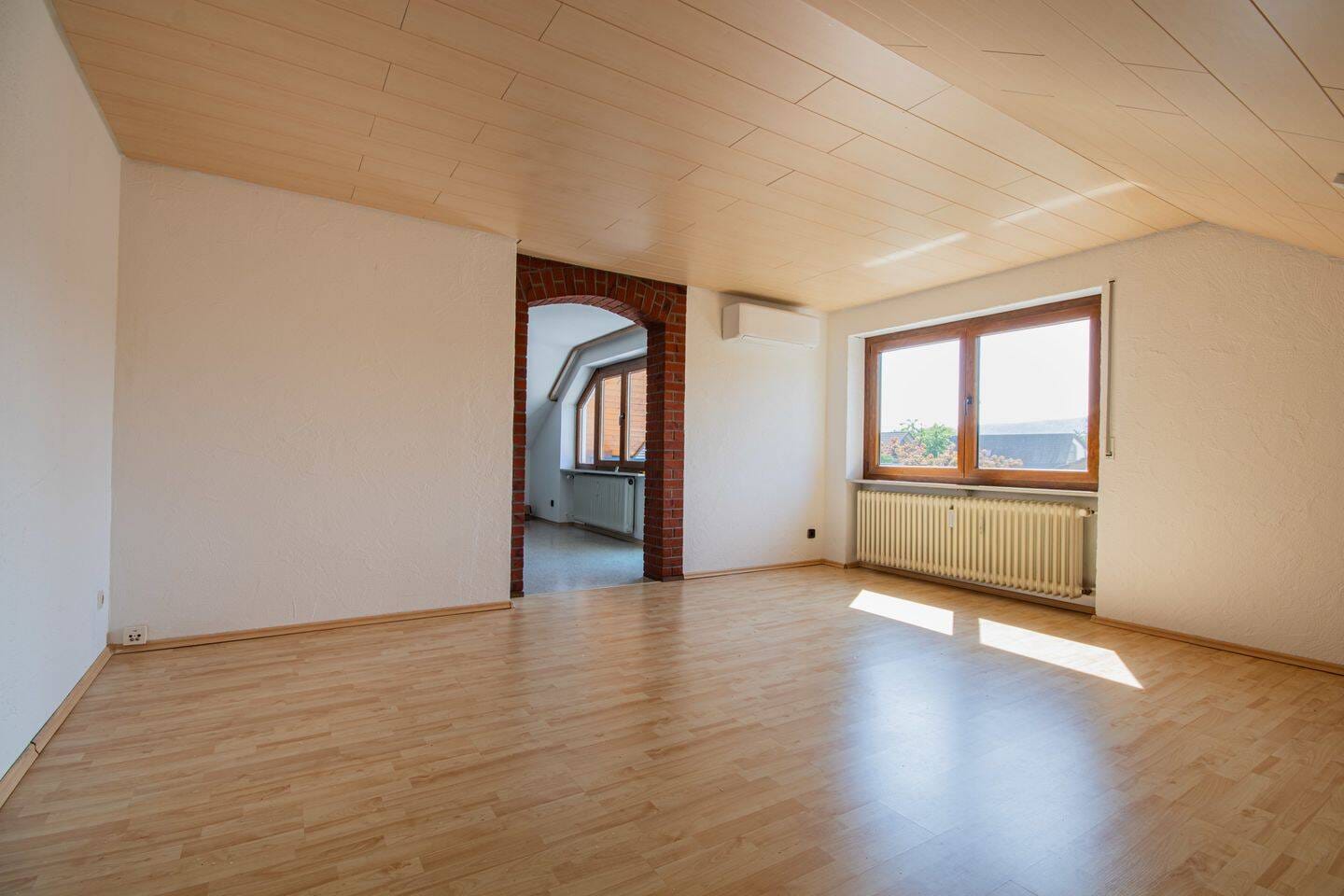Immobilie in Lauchringen - 3,5-Zimmer Dachwohnung mit Klimaanlage - Sofort bezugsfrei in Lauchringen - Bild 1
