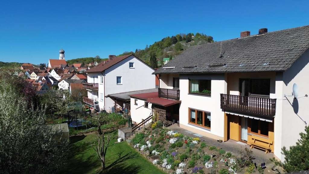 Immobilie in Velburg - Ein-bis Zweifamilienhaus als perfektes Familien-Domizil!   
   Velburg - Am Finkenherd - Bild 1