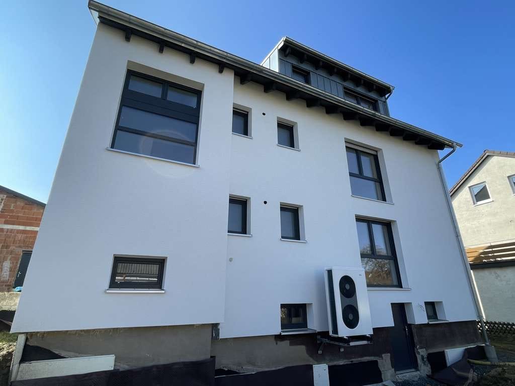 Immobilie in Bärnau - Erstbezug nach Komplettumbau! Dachgeschosswohnung mit Loggia in der historischen Knopfstadt Bärnau - Bild 1