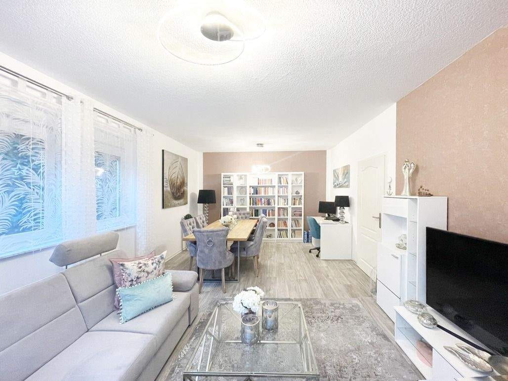 Immobilie in Friolzheim - Imposantes Wohnhaus mit Einliegerwohnung und separatem Gästebereich - Bild 1