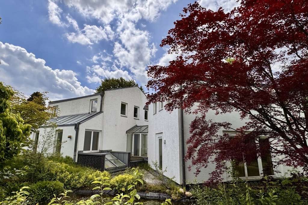 Immobilie in Buchholz in der Nordheide - Exklusive Villa mit parkähnlichem Grundstück und außergewöhnlichem Entwicklungspotenzial - Bild 1