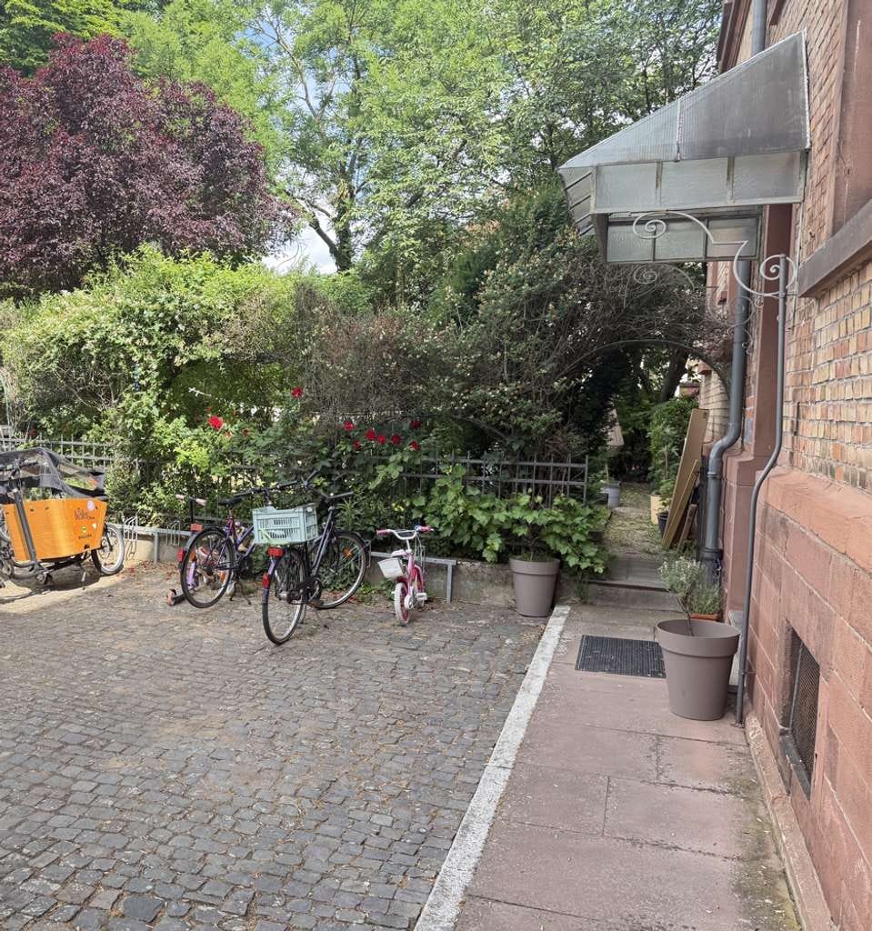 Immobilie in Osthofen - Stilvolles 6-Familien-Gründerzeithaus mit Hof, 3 Garagen und idyllischem Garten in Osthofen! - Bild 4