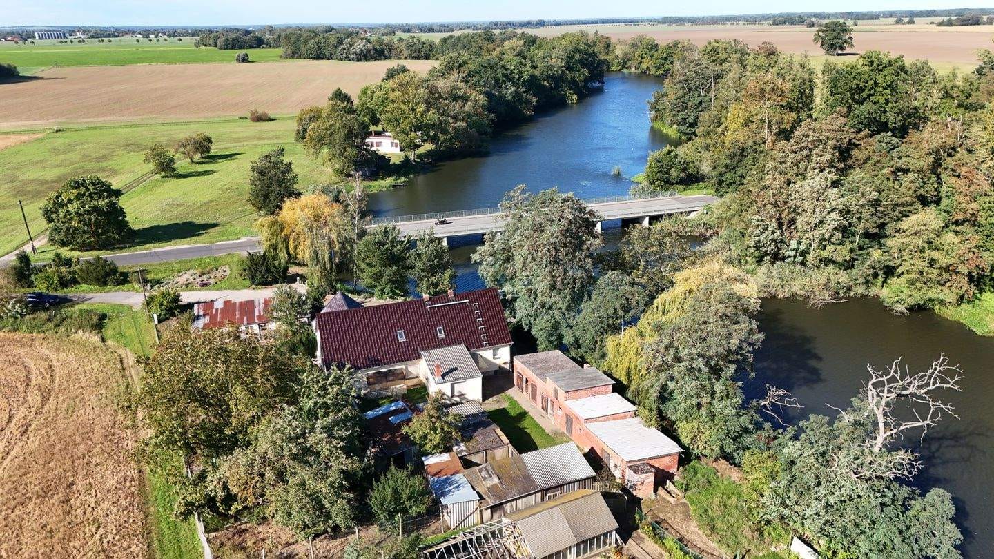 Immobilie in Küstriner Vorland - Traumhaus für Angler: Direkt am Wasser, Bootssteg, Ruhe & Natur pur! - Bild 1