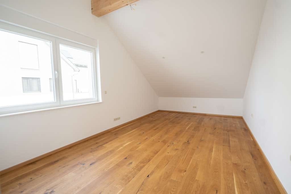 Immobilie in Ehrenkirchen - Außergewöhnliche Dachgeschosswohnung mit großer Dachterrasse und ca. 112 m² Wohnfläche - Bild 4