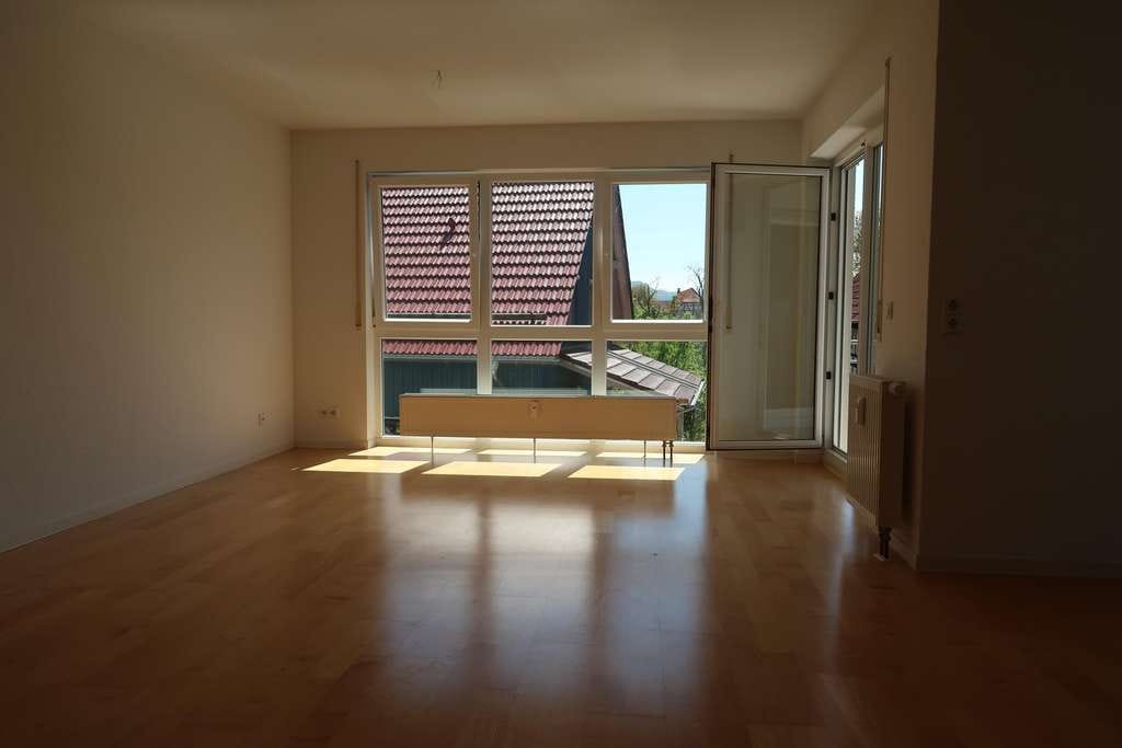 Immobilie in Kusterdingen - Stilvolle 3,5-Zimmer-Eigentumswohnung mit zwei Balkonen in sonniger Süd-West-Lage - Bild 1