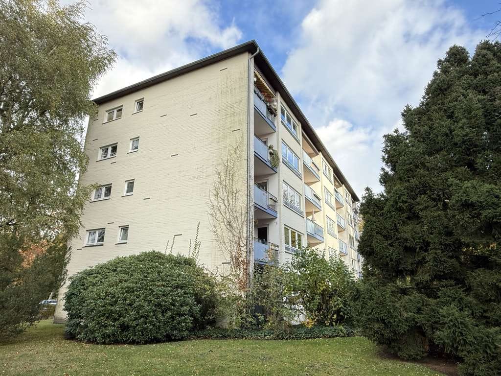 Immobilie in Pinneberg - Große 3 Zimmer-Wohnung mit Süd-Balkon in ruhiger Wohnlage - Bild 1