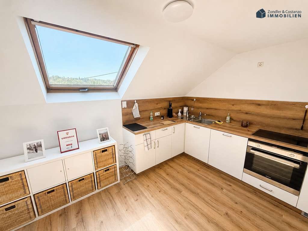 Immobilie in Winterbach - *ATTRAKTIVE 2-ZI.-DG-WHG.: EBK + Balkon + 1 Stpl. + Bad & sep. WC (2023) + ruhige Lage (Winterbach)* - Bild 1