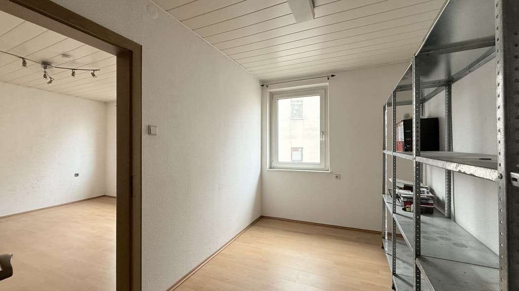 Immobilie in Sachsenheim - Einmalige Gelegenheit: Sanierungsbedürftige XXL-Wohnung im Zentrum von Sachsenheim - Bild 3