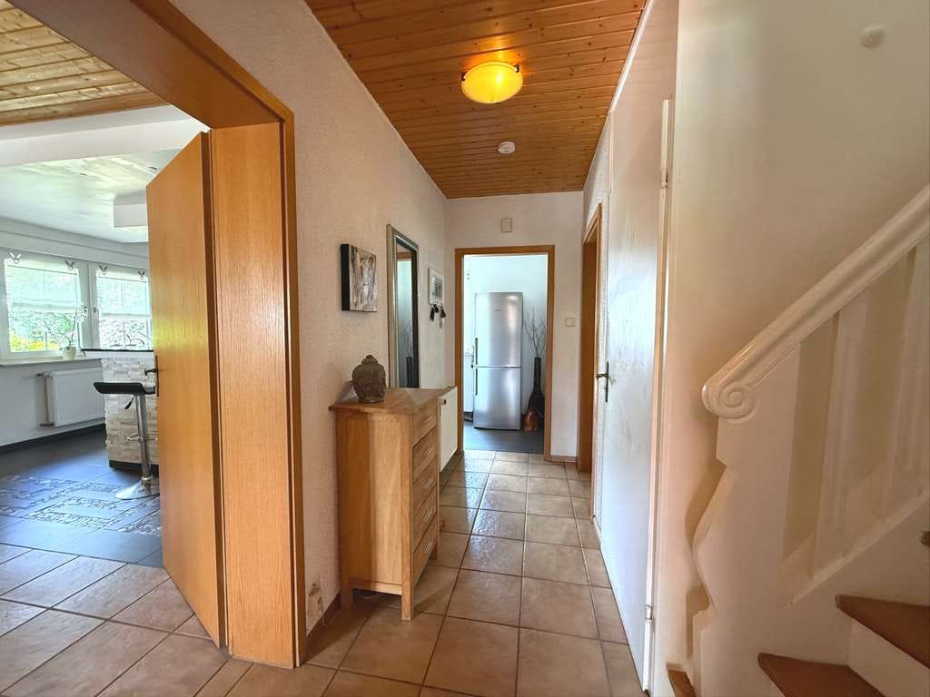 Immobilie in Höhfröschen - Traumhaus in begehrter Höhenlage von Höheischweiler – gepflegtes Einfamilienhaus mit Traumgarten - Bild 3