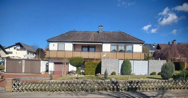 Immobilie in Wehretal - ---- KAUFPREISANPASSUNG---- Einfamilienhaus in schöner und begehrter Lage in Reichensachsen mit großem Balkon und großem Grundstück, 3 Garagen - Bild 0