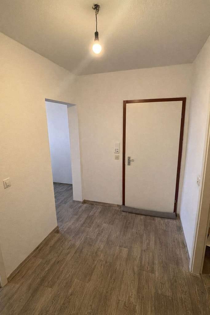 Immobilie in Erftstadt - Helle 2-Zimmer Wohnung im 10. OG mit Balkon in Erftstadt - Bild 2