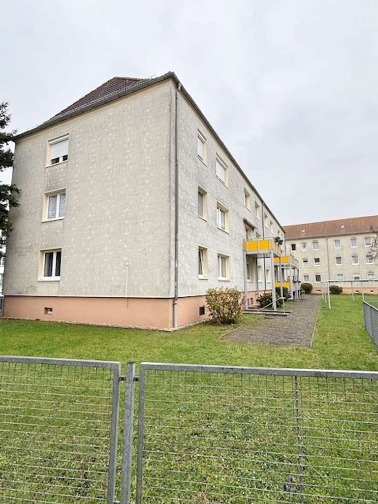 Immobilie in Weißenfels - Kapitalanlage oder Eigennutzung – 3-Raum-Eigentumswohnung mit Balkon in Weißenfels - Bild 2