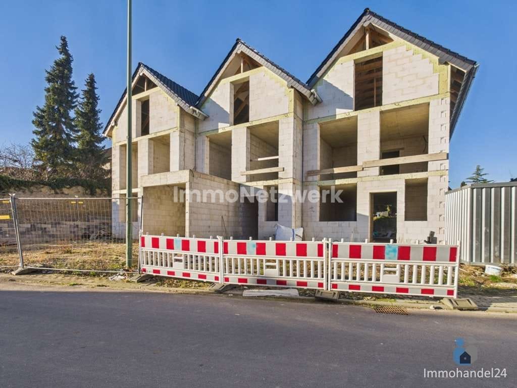 Immobilie in Vettweiß - NEU***Rohbau Einfamilienhaus mit Garage & Wärmepumpe in schöner Wohnlage von Vettweiss**NEU - Bild 2