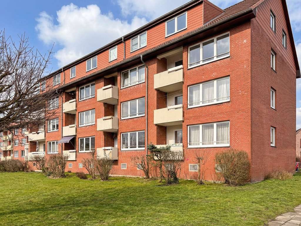 Immobilie in Lauenburg/Elbe - . . . vermietete Etagenwohnung + Garage / Kapitalanlage . . . - Bild 2