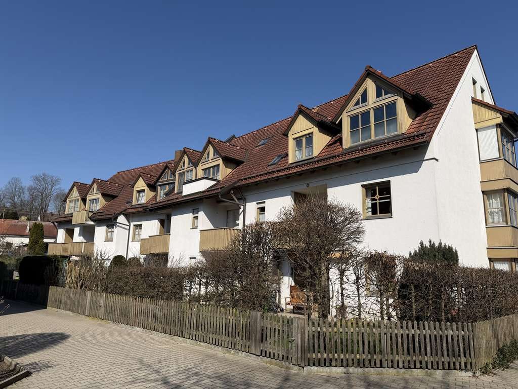 Immobilie in Dasing - Urbanes Wohnen mit Haus-im-Haus-Charakter – Gepflegte Maisonette in Top-Lage - Bild 0