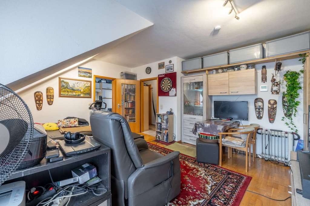 Immobilie in Berglern - SOMMER IMMOBILIEN - Charmante 2-Zimmer Dachgeschosswohnung mit Balkon - Bild 2