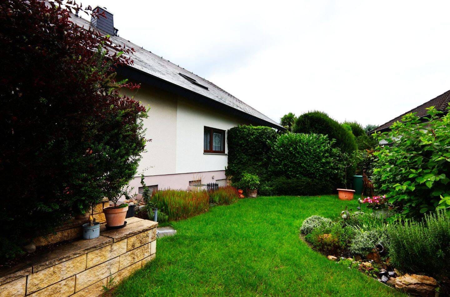 Immobilie in Breisach am Rhein - Mehrfamilienhaus mit großzügiger Wohnfläche und großem Grundstück in Breisach am Rhein ! - Bild 3