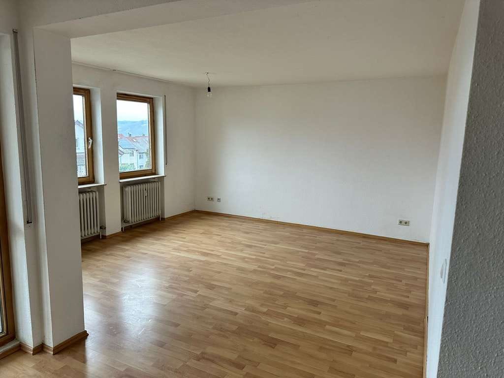 Immobilie in Oberkochen - ****Große 4,5-Zimmer-Wohnung mit Balkon und Garage**** - Bild 2