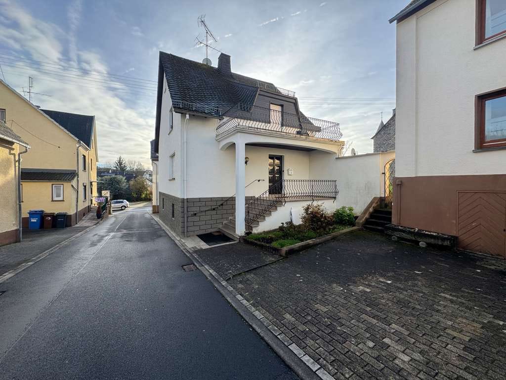 Immobilie in Dornburg - Gepflegtes Einfamilienhaus mit Balkon in guter Lage von Dornburg - ideal für Familien! - Bild 3