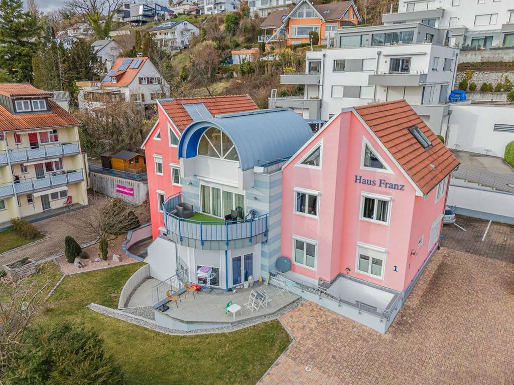 Immobilie in Bodman-Ludwigshafen - Investment am Bodensee!
12-Familienhaus mit Seeblick - Bild 1