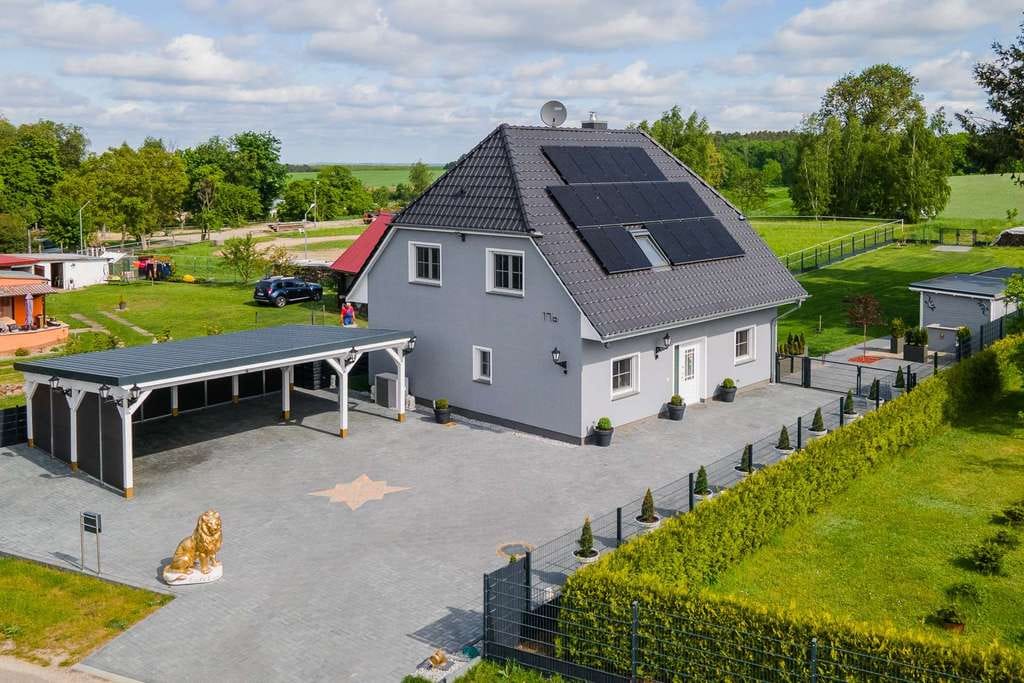 Immobilie in Falkenberg - A+ Energieeffizienz, Luftwärmepumpe, Photovoltaik, Einbauküche: Modernes Einfamilienhaus Falkenberg - Bild 1