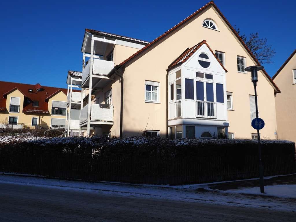 Immobilie in Neufahrn bei Freising - Attraktive 2-Zimmer-Wohnung mit Südbalkon direkt am Marktplatz von Neufahrn - Bild 0