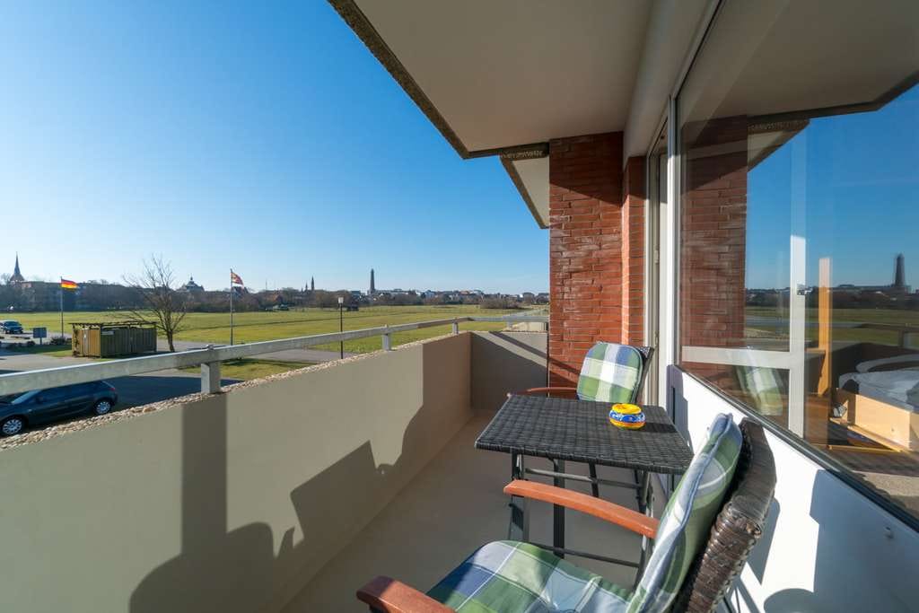 Immobilie in Borkum - Appartement mit Südbalkon und Blick auf den alten und neuen Leuchtturm - Bild 0