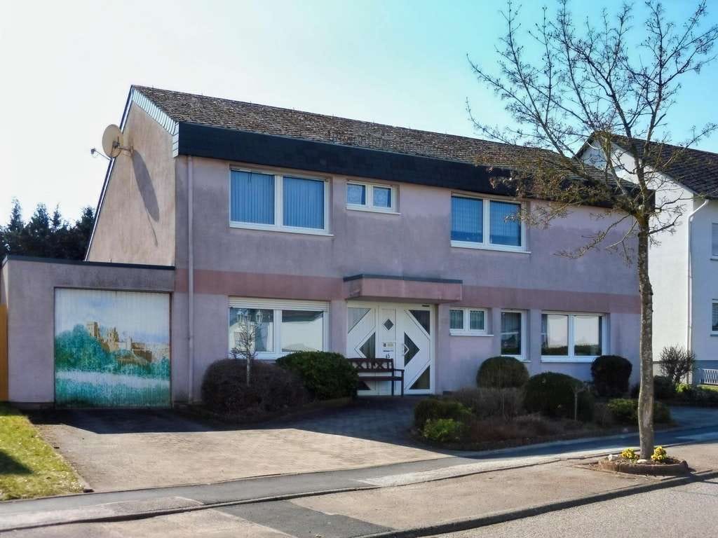 Immobilie in Kastellaun - Wohnerlebnis mit Mehrwert -
Großzügiges Einfamilienhaus mit Einliegerappartements - Bild 0