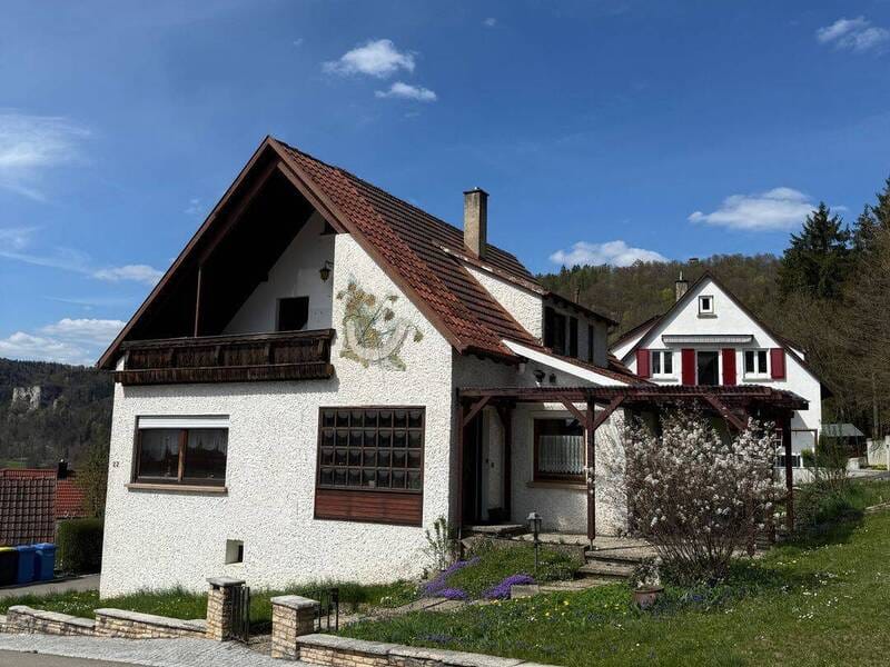 Immobilie in Fridingen an der Donau - Freistehendes Zweifamilienhaus mit schönem Blick ins Donautal in Fridingen a.d.D. - Bild 0