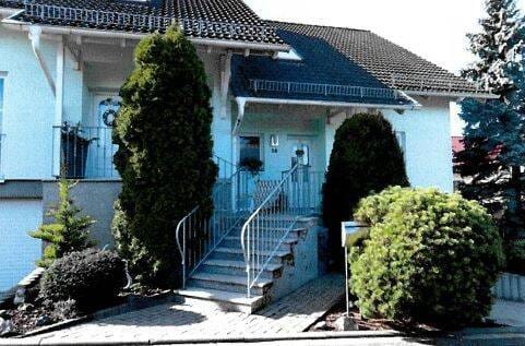 Immobilie in Bad Köstritz - ZWANGSVERSTEIGERUNG Einfamilien-Doppelhaus mit Wohngrundstück - Bild 1
