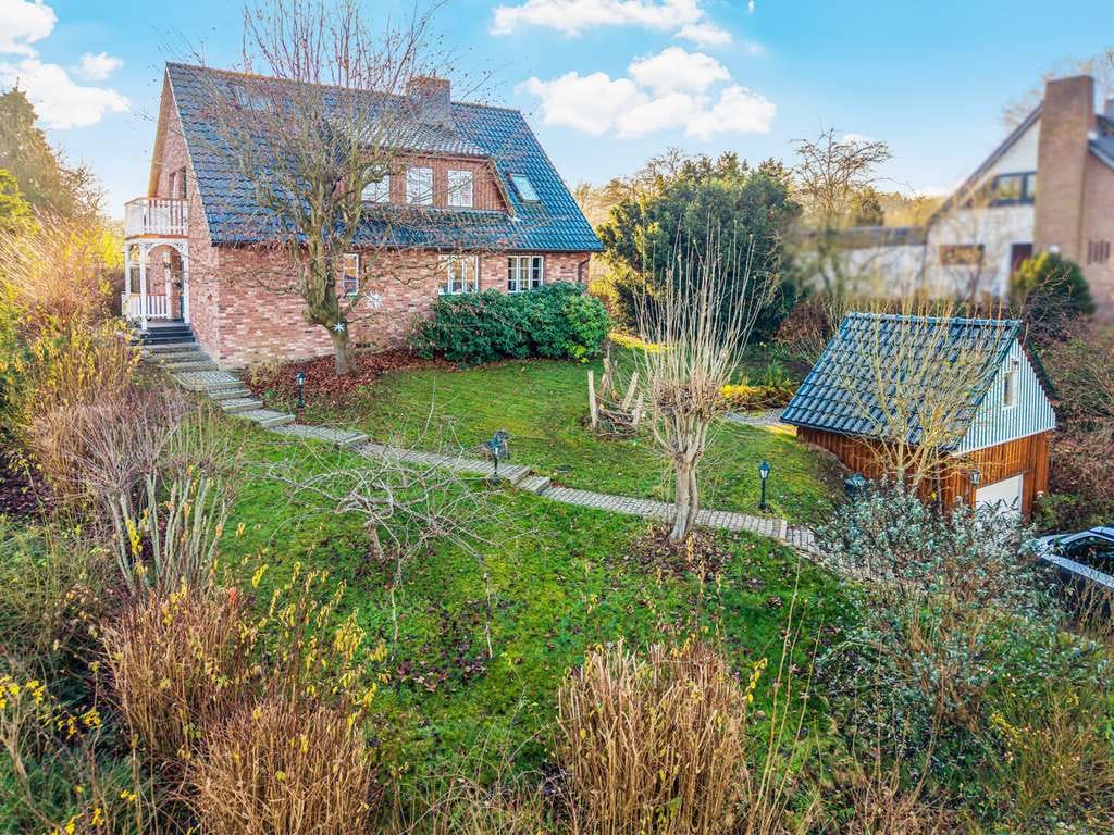 Immobilie in Dersau - Perfektes Einfamilienhaus mit viel Platz, fußläufig zum großen Plöner See - Bild 1