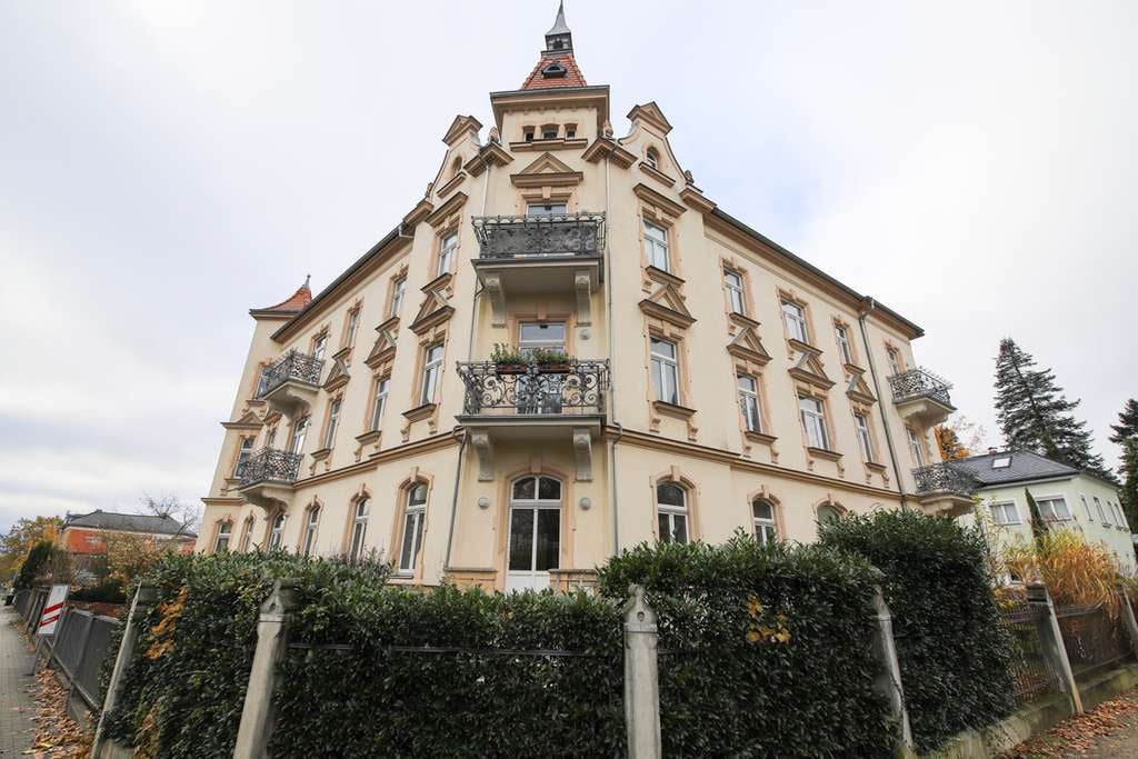 Immobilie in Radebeul - Charmante 3-Zimmer-Wohnung mit Balkon in begehrter Lage von Radebeul - Bild 0