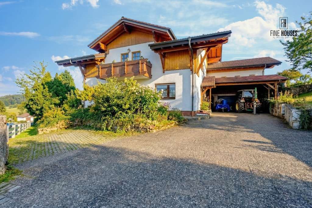 Immobilie in Michelstadt - Charmantes Zweifamilienhaus mit großem Grundstück, Balkonen & viel Platz in ruhiger Lage von Michels - Bild 1