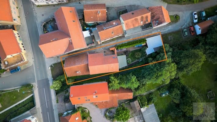 Immobilie in Bad Berka - Modernes Wohnen in saniertem, historischem Gebäude - nahe an Erfurt, Weimar und Arnstadt | Garten | Nebengebäude zum Ausbau | Naturnahe Umgebung! - Bild 0